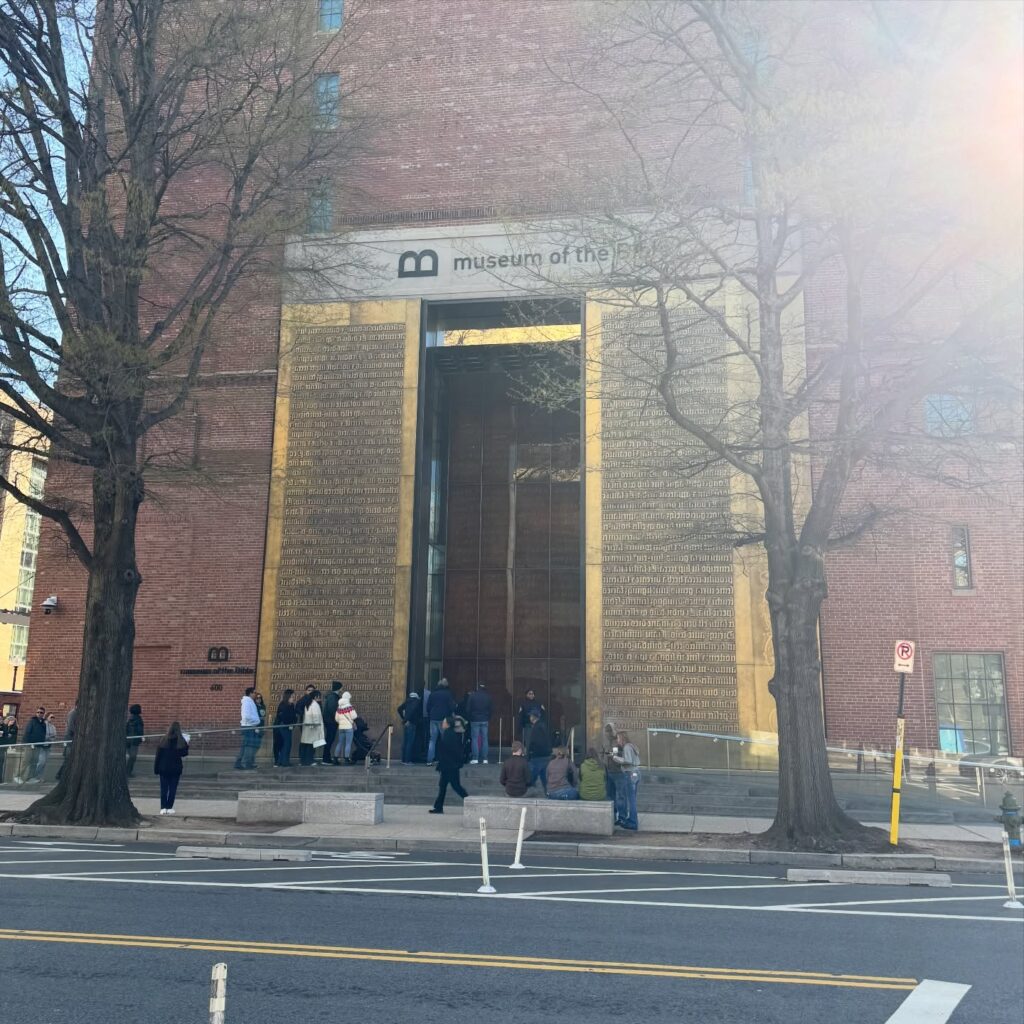 Instagram post from cuttothechase_barber. This post is in position 0.