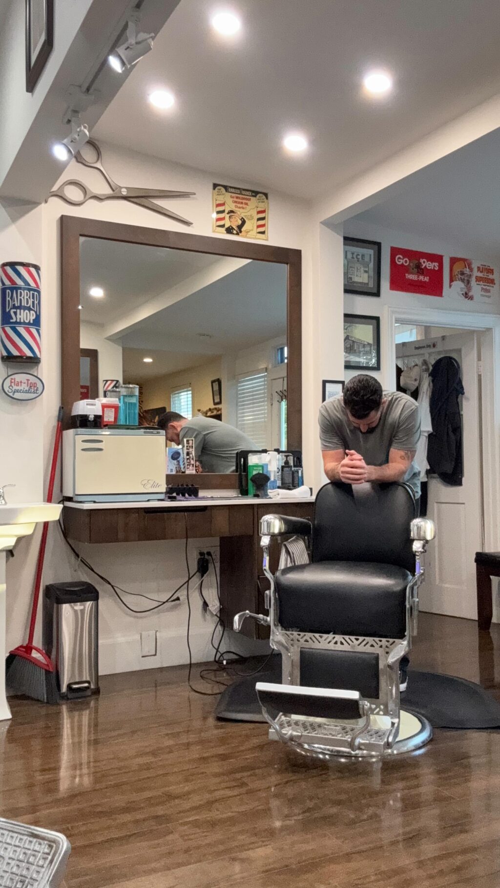 Instagram post from cuttothechase_barber. This post is in position 0.